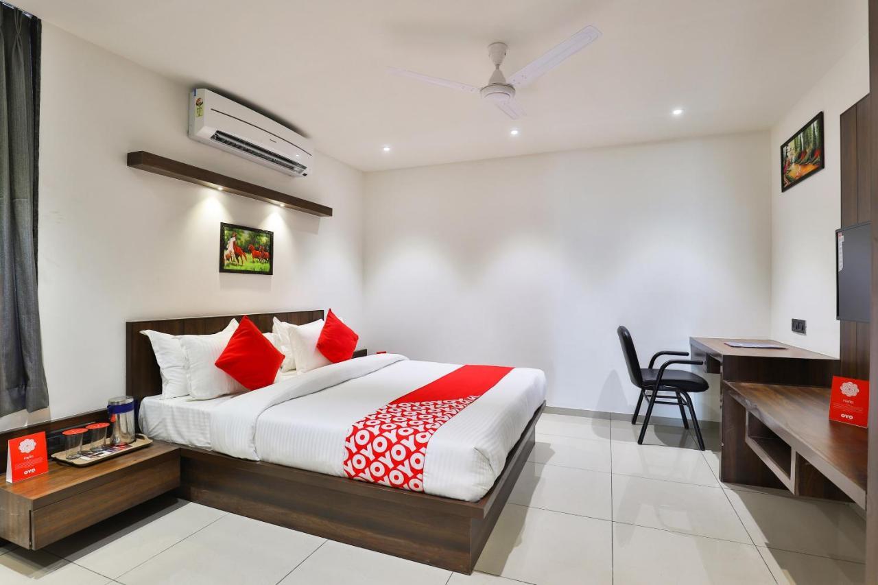 Oyo 16604 Hotel Sparsh Inn Ahmedabad Exterior photo