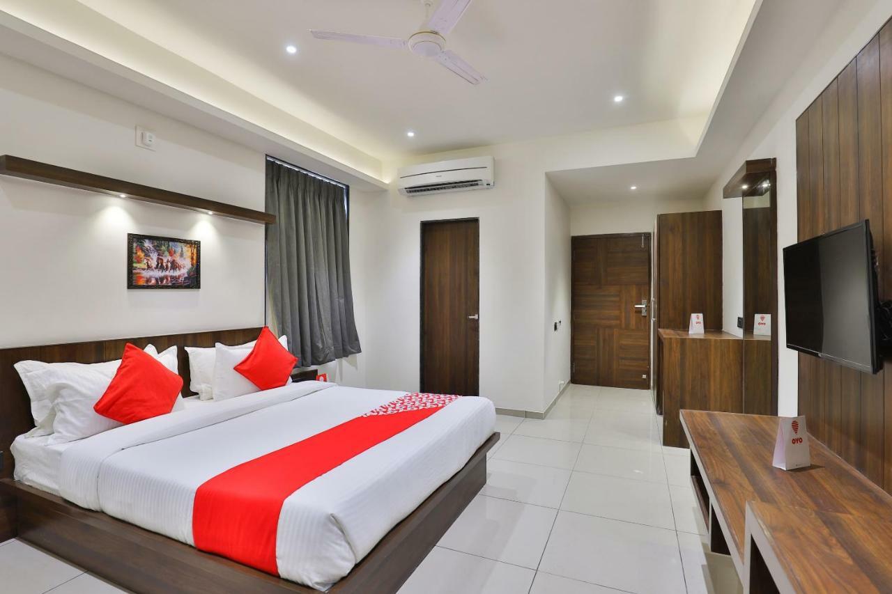 Oyo 16604 Hotel Sparsh Inn Ahmedabad Exterior photo